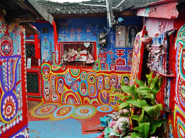 Muốn cứu ngôi làng khỏi bị phá dỡ, người đàn ông biến nơi này thành thiên đường cầu vồng - 10