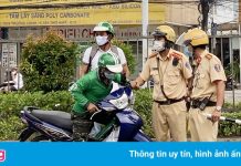 Người đi xe vào đường cấm ở TP.HCM bỏ chạy khi thấy CSGT