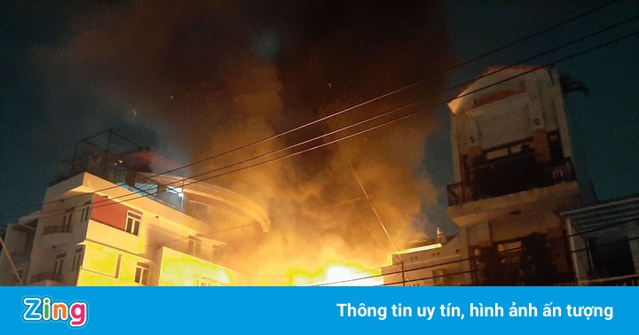 Cháy phòng trà ở TP Vinh, 6 người thiệt mạng