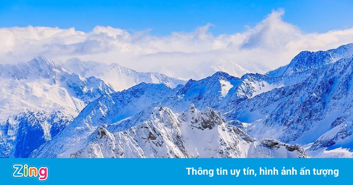 Máy bay và tàu lượn rơi trên dãy núi Alps