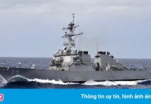 Chiến hạm Mỹ đi qua eo biển Đài Loan