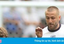 Mourinho nên để yên cho Shaw đá