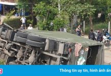 Xe quân đội lao xuống vệ đường, 2 người tử nạn