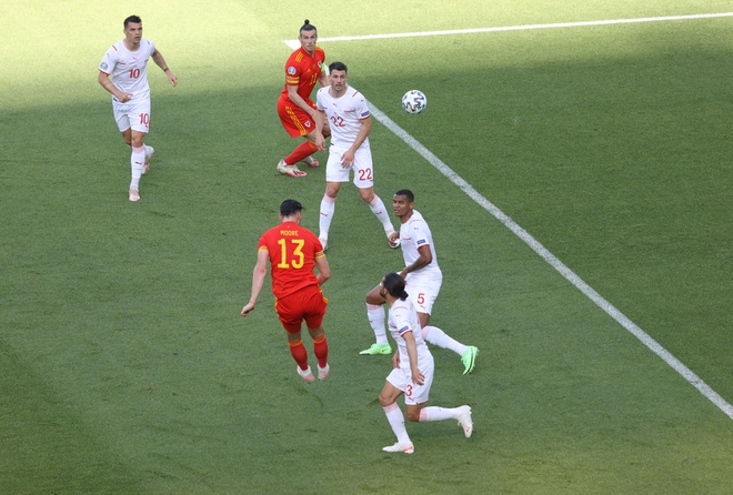 DT xu Wales vs Thuy Si anh 8
