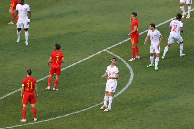 DT xu Wales vs Thuy Si anh 5