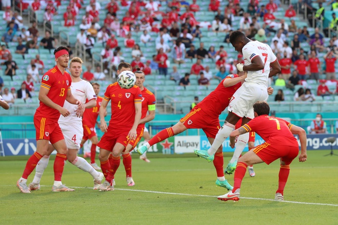 DT xu Wales vs Thuy Si anh 2