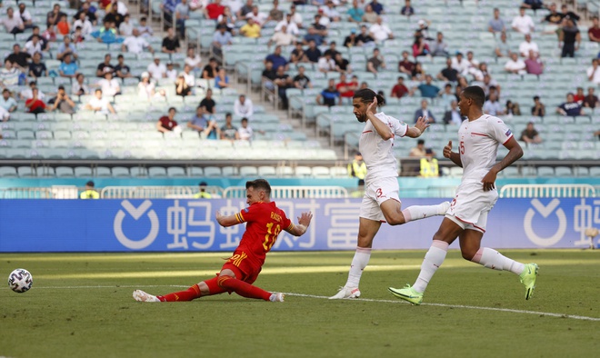 DT xu Wales vs Thuy Si anh 4