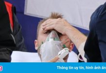 Eriksen tỉnh lại trên đường đến bệnh viện
