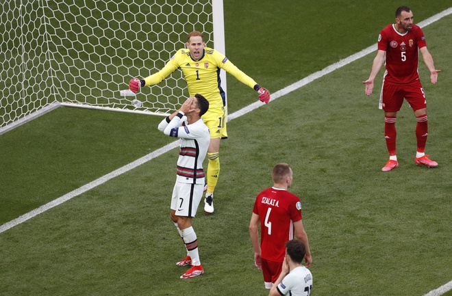 Ronaldo san sang toa sang anh 12