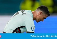 Cầu thủ Bồ Đào Nha khóc sau trận thua Bỉ