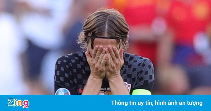 Modric ôm mặt thất vọng rời Euro 2020 Modric ôm mặt thất vọng rời Euro 2020