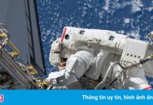 Phi hành gia đi bộ ngoài không gian để thay pin năng lượng Mặt Trời