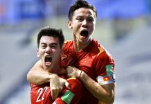 Tiến Linh: ‘Ngạc nhiên khi đội UAE xếp hàng vỗ tay tuyển Việt Nam’ Que Ngoc Hai va Tien Linh tra loi cau hoi anh 1