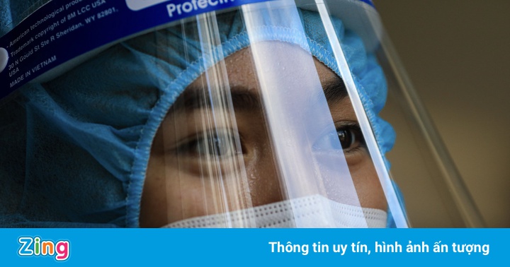 H’Hen Niê, Mai Phương Thúy hỗ trợ người dân tiêm vaccine ở TP.HCM