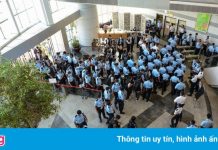 Tòa soạn Hong Kong bị lục soát, tổng biên tập bị bắt vì 30 bài báo