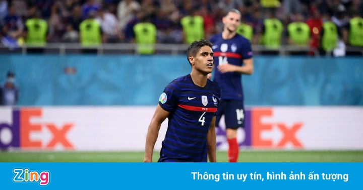 Cái khụy gối của Varane phơi bày sự thật về tuyển Pháp