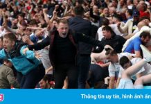 CĐV Anh lăn lộn trên khán đài trong trận thắng tuyển Đức