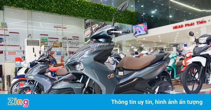 Tôi nên mua Honda Air Blade hay Yamaha NVX?