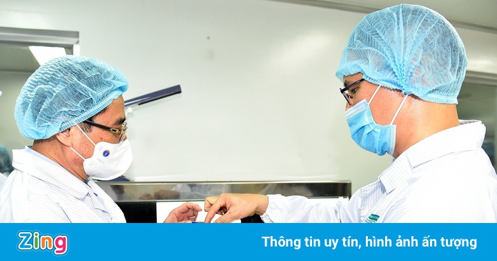 Thủ tướng: ‘Chậm nhất tháng 6/2022 phải có vaccine trong nước’