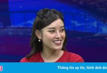 Á hậu Huyền My bình luận trận Việt Nam – UAE