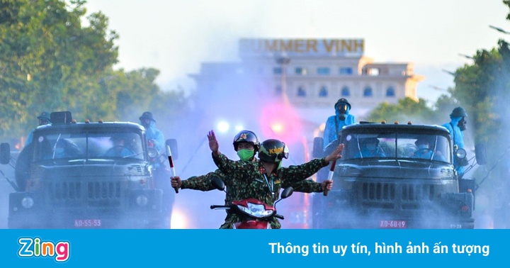 Quân đội phun khử khuẩn TP Vinh trong 3 ngày