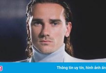 Evra ví trang phục của Griezmann với máy Play Station