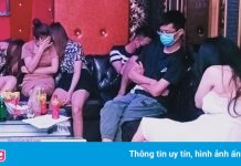 Thu giấy phép quán karaoke mở cửa để khách bay lắc