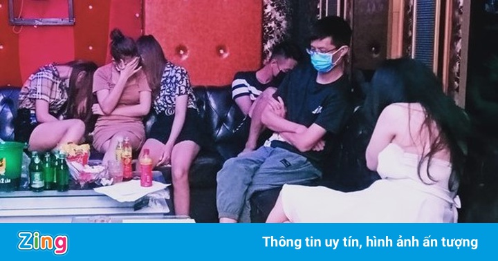 Quán karaoke mở cửa cho khách vào bay lắc Quán karaoke mở cửa cho khách vào bay lắc