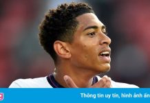 Tiền vệ 17 tuổi đi vào lịch sử Euro