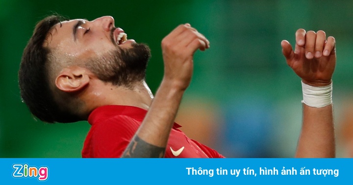 Bruno Fernandes dưới cái bóng của Ronaldo