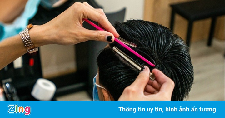 Tôi có bị xử phạt nếu thuê thợ cắt tóc về nhà?