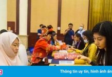 Người Hồi ở Trung Quốc gây tranh cãi chỉ vì đội khăn trùm đầu