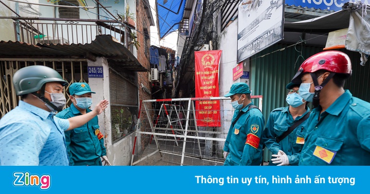 Đi khám vì bị sốt, 3 người ở quận Tân Phú được xác định mắc Covid-19 Đi khám vì bị sốt, 3 người ở quận Tân Phú được xác định mắc Covid-19