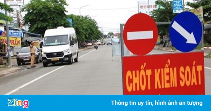 Trốn trong xe chở gia súc để qua chốt kiểm dịch Trốn trong xe chở gia súc để qua chốt kiểm dịch