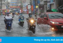 TP.HCM mưa tối trời