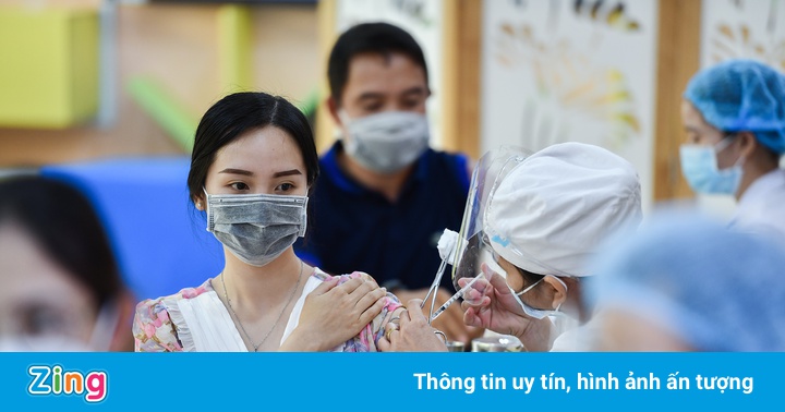 Hàng trăm nhân viên bán hàng tại TP.HCM được tiêm vaccine Covid-19