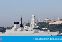 Nga nổ súng cảnh cáo tàu chiến Anh ở Biển Đen