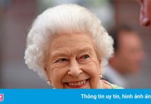 Nữ hoàng Elizabeth chọc cười ông Biden và các lãnh đạo G7