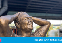 Tượng Elon Musk bị chế nhạo là ‘toilet công cộng’