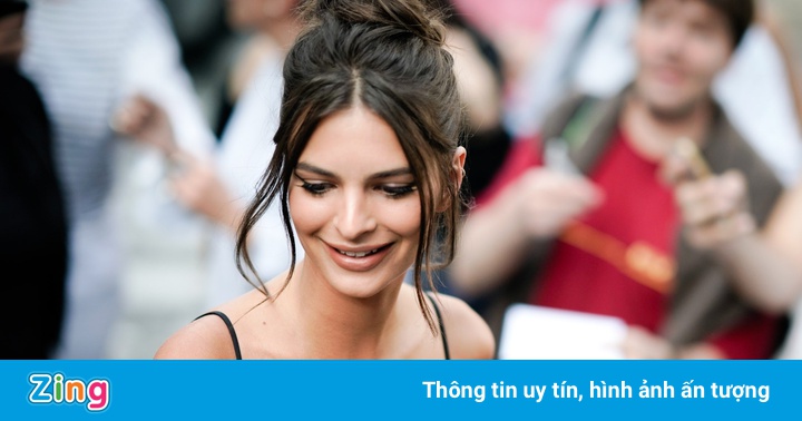 Phong cách gây tranh cãi của Emily Ratajkowski