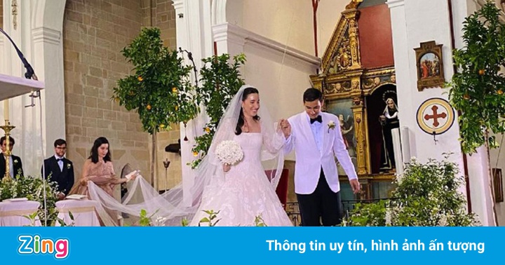 Người kế thừa Fendi mặc đồ Valentino tại đám cưới Người kế thừa Fendi mặc đồ Valentino tại đám cưới