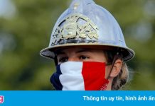 Người dân Pháp không còn phải đeo khẩu trang khi ra đường