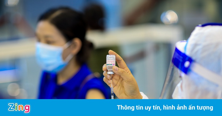 Nhà thi đấu Phú Thọ vắng người trong ngày thứ 3 tiêm vaccine