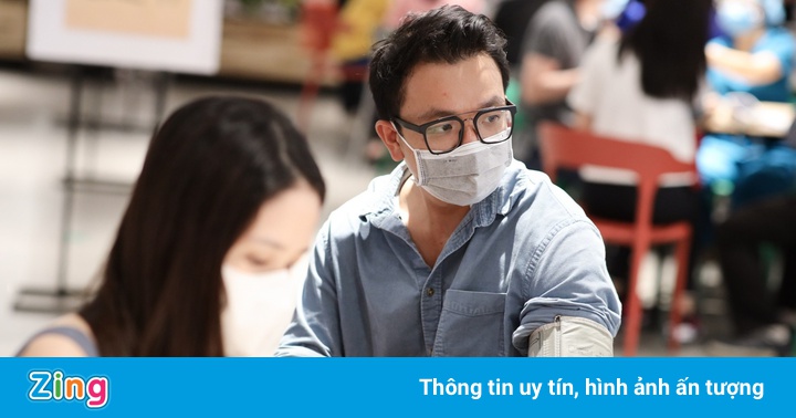 Hơn 80.000 người ở TP.HCM tạm hoãn tiêm vaccine Covid-19 Hơn 80.000 người ở TP.HCM tạm hoãn tiêm vaccine Covid-19
