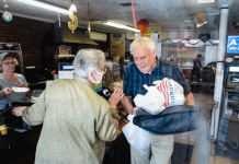 Thị trấn nhỏ đảo điên vì người bí ẩn trúng số 731 triệu USD Ve so doc dac Powerball My anh 3