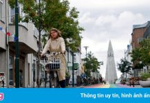 Quốc gia châu Âu đầu tiên dỡ bỏ tất cả hạn chế về Covid-19