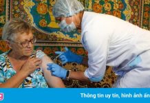 Biến chủng lây lan báo động, dân Nga đổ xô đi tiêm vaccine