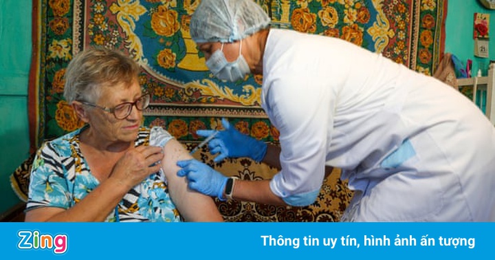 Biến chủng lây lan báo động, dân Nga đổ xô đi tiêm vaccine