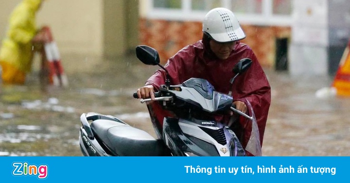 Hà Nội mưa lớn sau bão số 2, nguy cơ ngập nhiều nơi