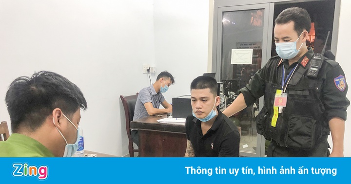 Thanh niên tàng trữ ma túy định hối lộ cảnh sát Thanh niên tàng trữ ma túy định hối lộ cảnh sát